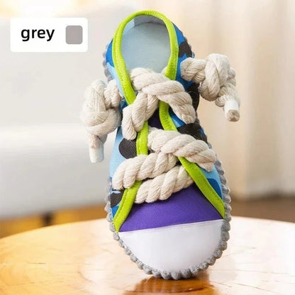 Squeaky slipper with sturdy cotton rope – dental care & fun for dogs